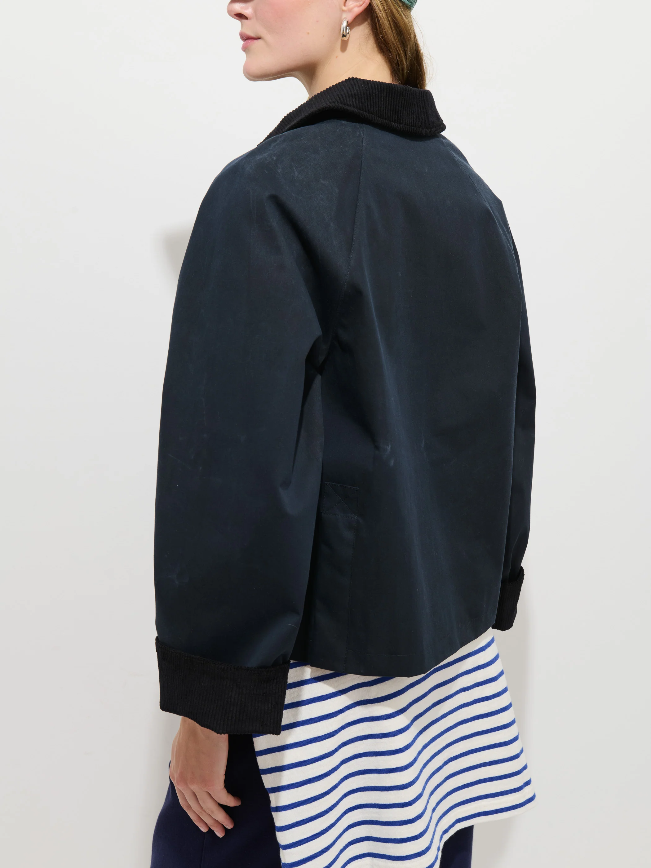 Chiltern Cropped Jacket In Waxed Canvas - Image 5