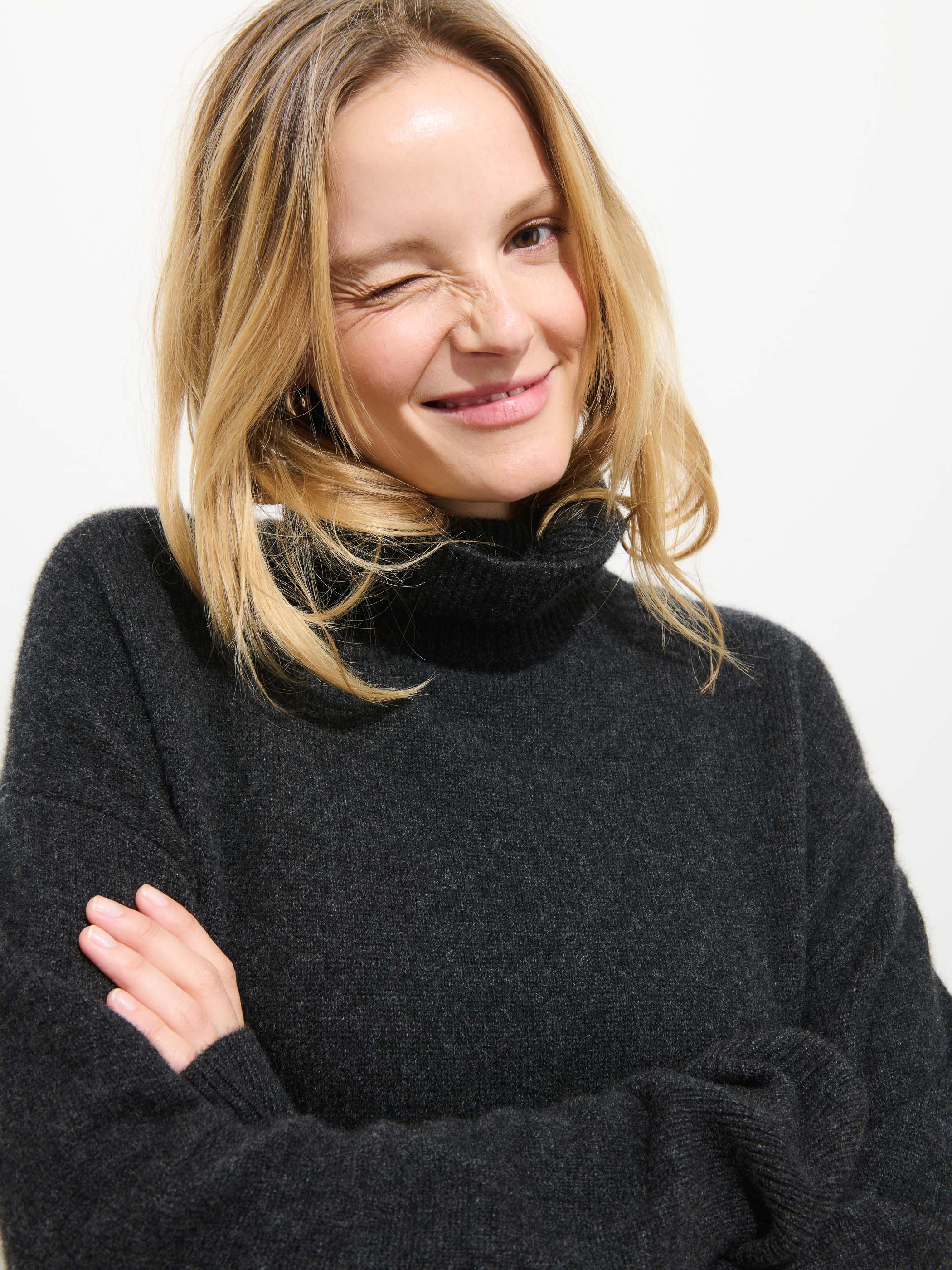 Maisie Turtleneck Sweater In Cashmere - Image 4