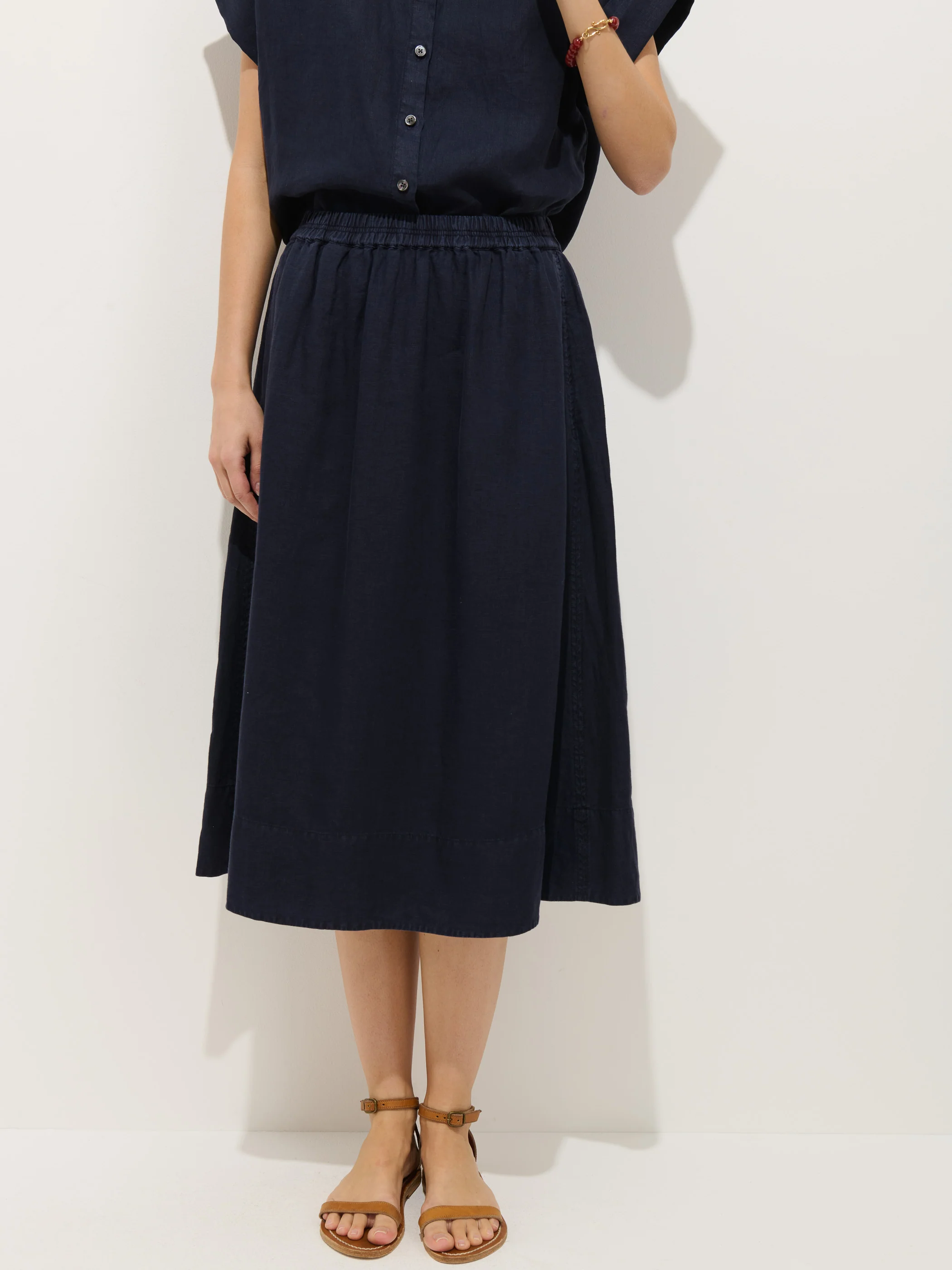 Maddie Skirt In Linen - Image 4