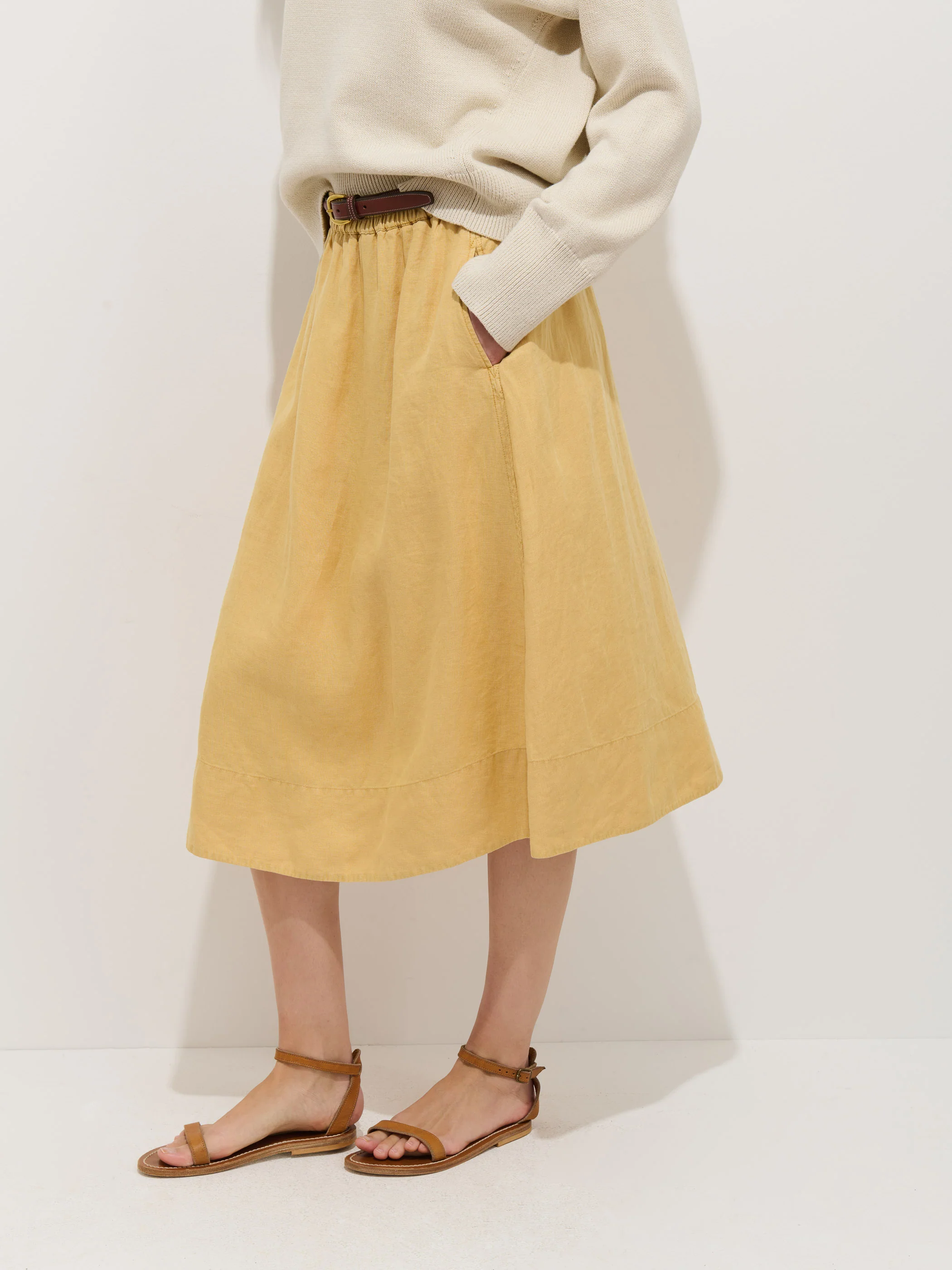 Maddie Skirt In Linen - Image 5