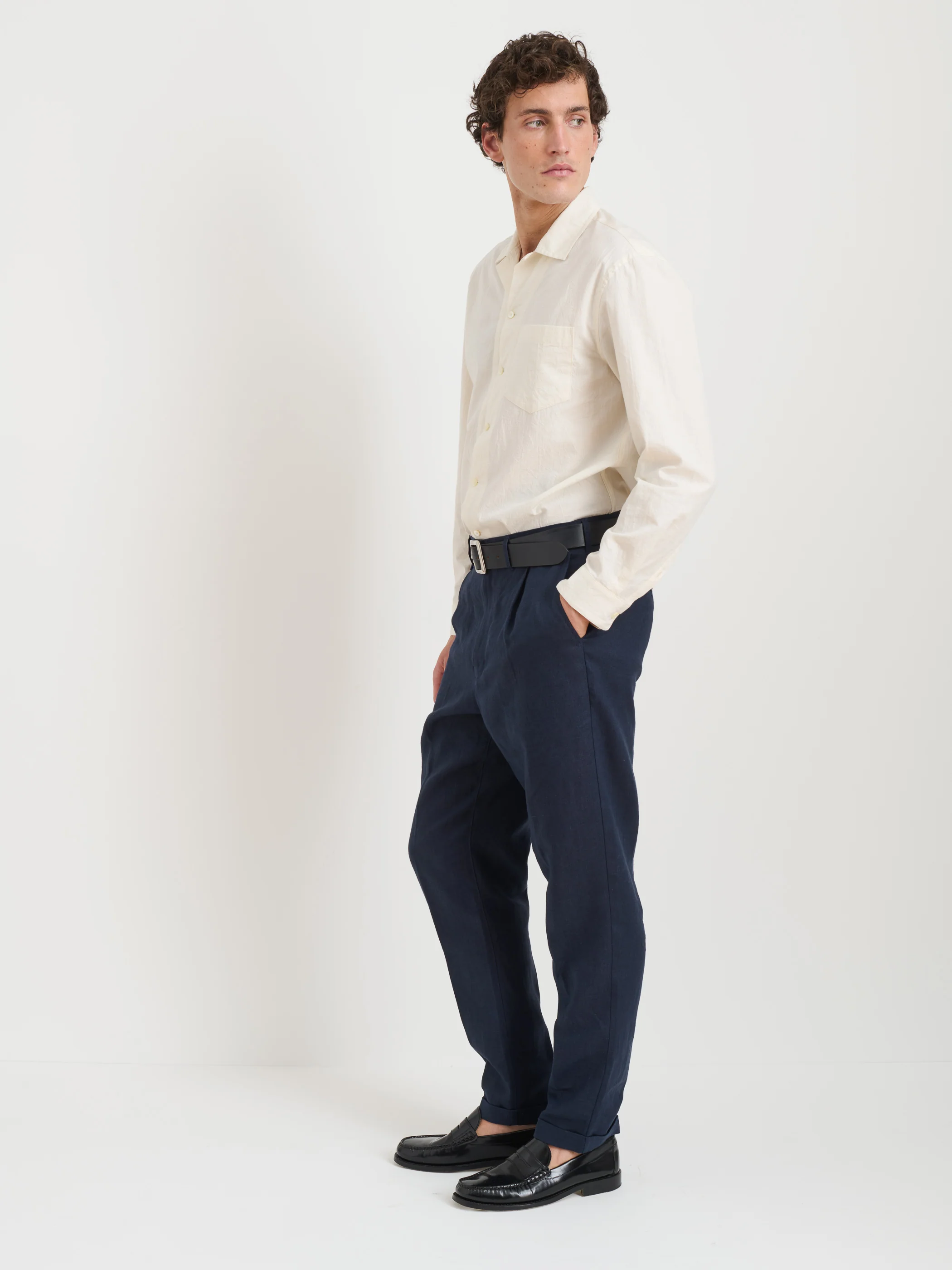 Standard Pleated Pant In Linen - Image 5