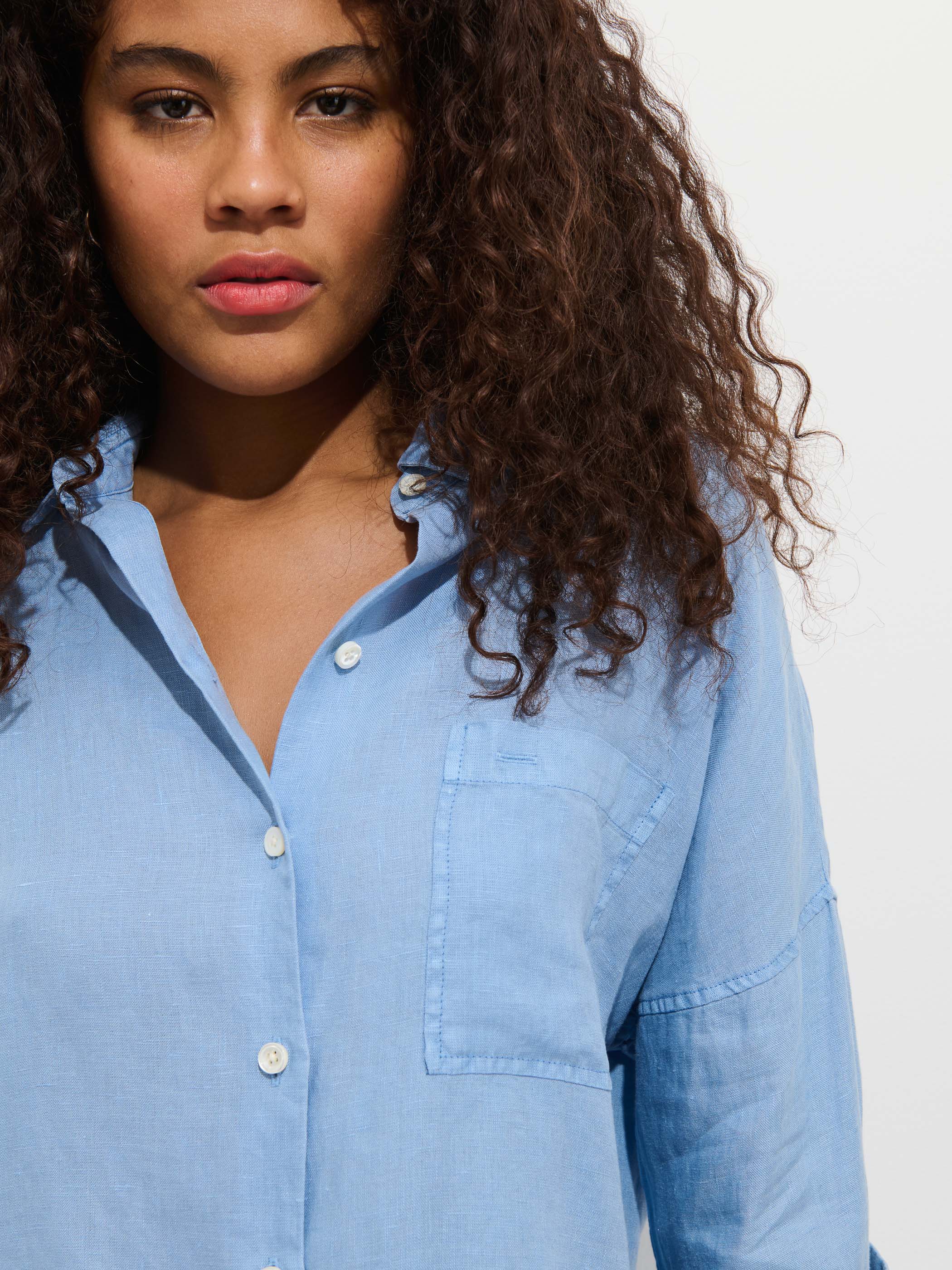 The Jo Shirt In Linen - Image 6