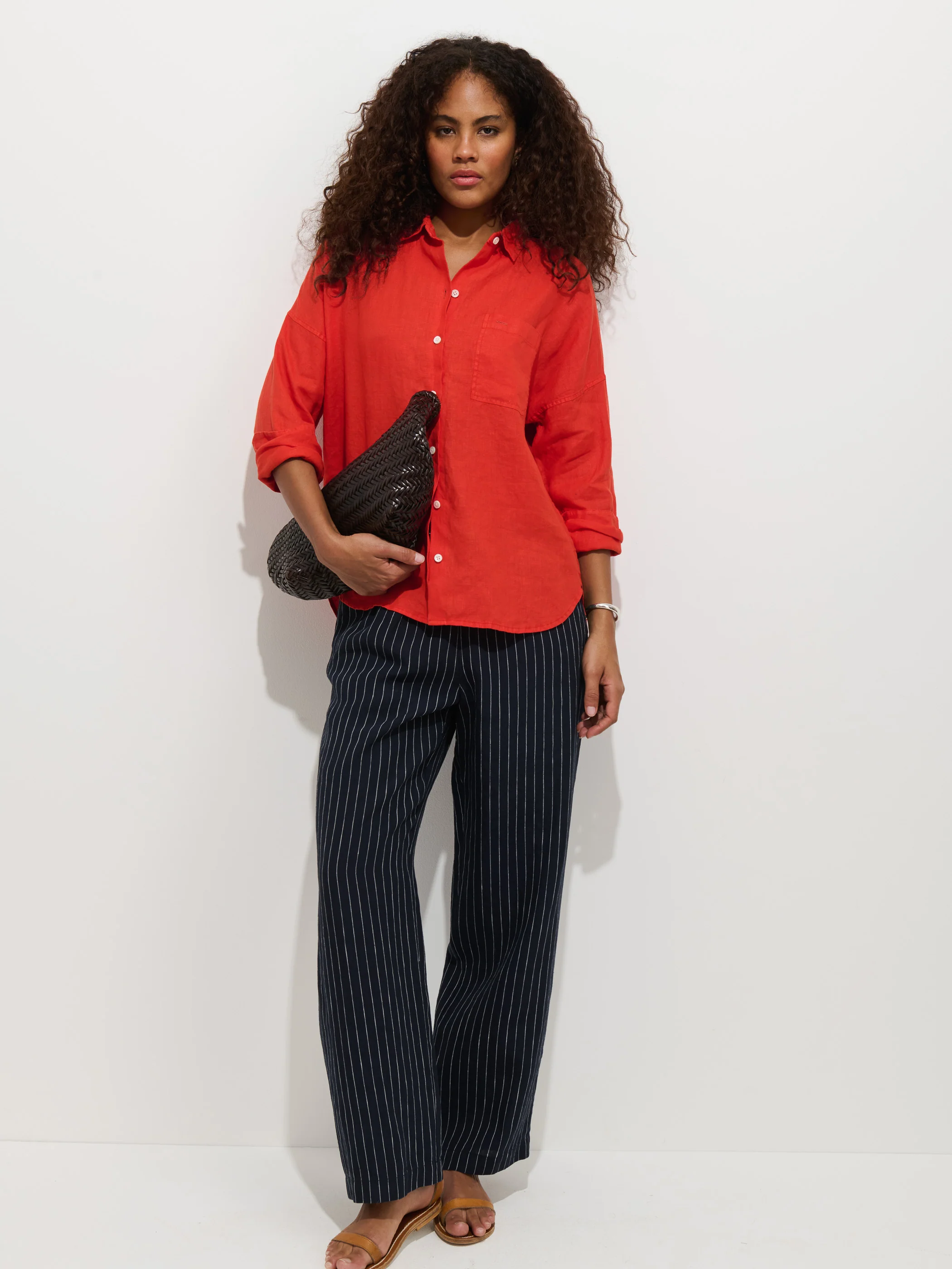 The Jo Shirt In Linen - Image 3