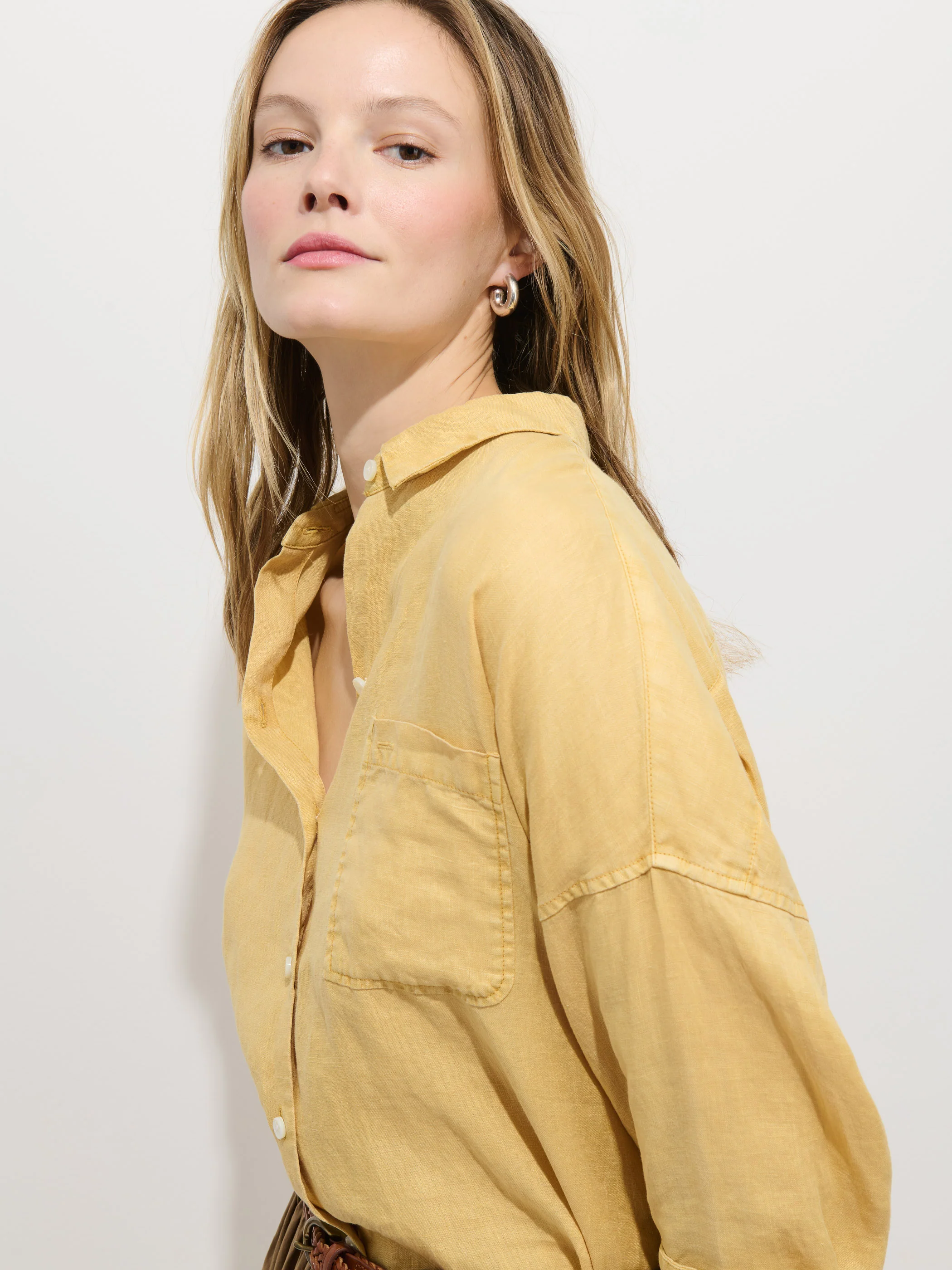 The Jo Shirt In Linen - Image 4
